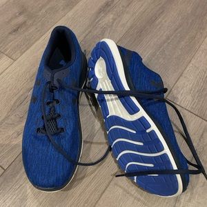 Athletic shoes Men